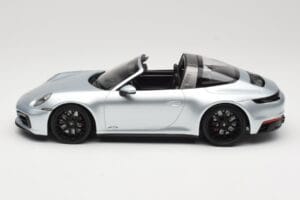 Porsche 911 992 Targa 4 GTS Silver Minichamps 1:18 155061061 Diecast — photo 3 of 6