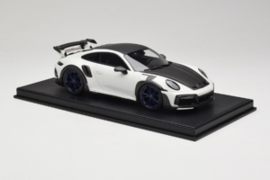 Porsche 911 992 TechArt GTstreet R White With Blue Wheels TechArt 1:18 REMC014 Resin — photo 4 of 6