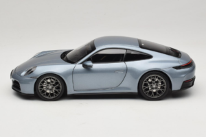 Porsche 911 992.2 Carrera Polar Silver Metallic Norev 1:18 187170 Diecast — photo 4 of 8