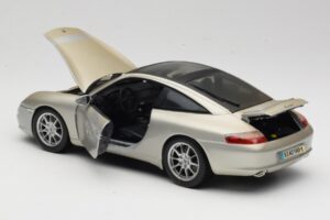 Porsche 911 996 Carrera 4S Silver Maisto 1:18 WAP02102212 Diecast — photo 5 of 8