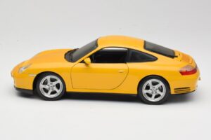 Porsche 911 996 Carrera 4S Yellow Maisto 1:18 WAP02101610 Diecast — photo 4 of 8
