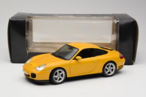 Porsche 911 996 Carrera 4S Yellow Maisto 1:18 WAP02101610 Diecast — photo 8 of 8