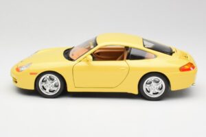 Porsche 911 996 Carrera Yellow Bburago 1:18 30085-M1 Diecast — photo 4 of 8