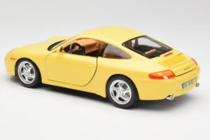 Porsche 911 996 Carrera Yellow Bburago 1:18 30085-M1 Diecast — photo 7 of 8