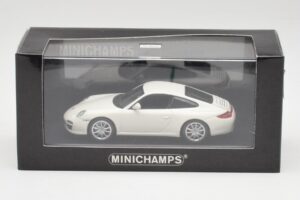 Porsche 911 997 Carrera 4S Carrara White Minichamps 1:43 403066431 Diecast — photo 4 of 4