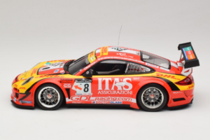 Porsche 911 997 GT3 R #8 De Lorenzi Racing De Lorenzi 24 Hours of Spa 2011 Minichamps 1:18 151118918 Diecast — photo 3 of 6