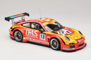 Porsche 911 997 GT3 R #8 De Lorenzi Racing De Lorenzi 24 Hours of Spa 2011 Minichamps 1:18 151118918 Diecast — photo 4 of 6