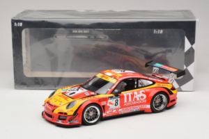 Porsche 911 997 GT3 R #8 De Lorenzi Racing De Lorenzi 24 Hours of Spa 2011 Minichamps 1:18 151118918 Diecast — photo 6 of 6