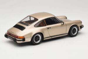 Porsche 911 Carrera 3.2 Bronze Solido 1:18 S1802602 Diecast — photo 3 of 8