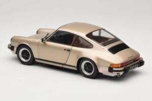 Porsche 911 Carrera 3.2 Bronze Solido 1:18 S1802602 Diecast — photo 7 of 8