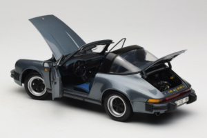 Porsche 911 SC Silver Minichamps 1:18 100063060 Diecast — photo 5 of 8