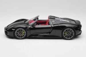 Porsche 918 Spyder Basalt Black Metallic Minichamps 1:18 110062431 Diecast — photo 4 of 8