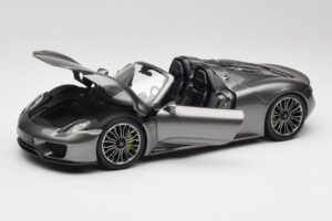 Porsche 918 Spyder Liquid Metal Silver Minichamps 1:18 110062430 Diecast — photo 2 of 8