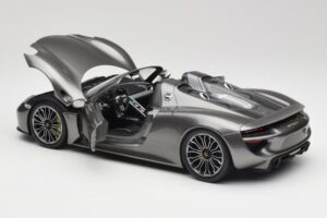Porsche 918 Spyder Liquid Metal Silver Minichamps 1:18 110062430 Diecast — photo 5 of 8