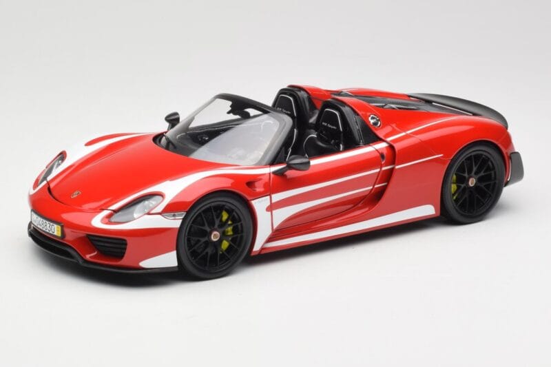 Porsche 918 Spyder Weissach Package Red & White Stripes Minichamps 1:18 110062442 Diecast