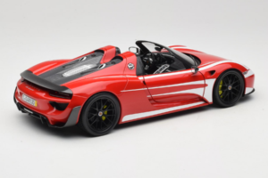 Porsche 918 Spyder Weissach Package Red White Stripes Minichamps 1:18 110062442-O1 Diecast — photo 3 of 8