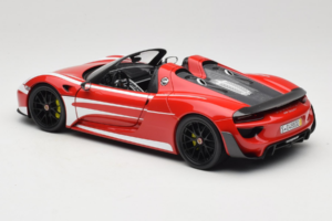 Porsche 918 Spyder Weissach Package Red White Stripes Minichamps 1:18 110062442-O1 Diecast — photo 7 of 8