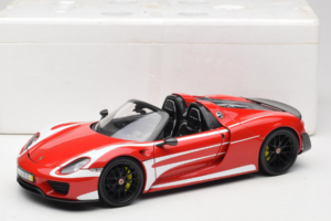 Porsche 918 Spyder Weissach Package Red White Stripes Minichamps 1:18 110062442-O1 Diecast — photo 8 of 8