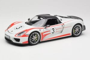 Porsche 918 Spyder Weissach Package Salzburg Minichamps 1:18 110062441 Diecast