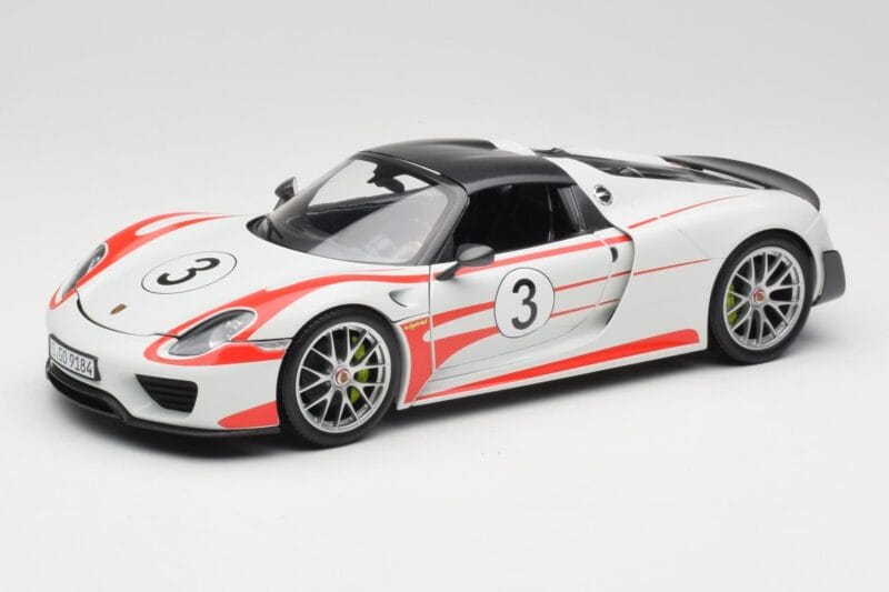 Porsche 918 Spyder Weissach Package Salzburg Minichamps 1:18 110062441 Diecast