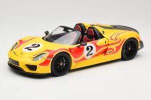 Porsche 918 Spyder Weissach Package Yellow With Stripes Minichamps 1:18 110062446 Diecast