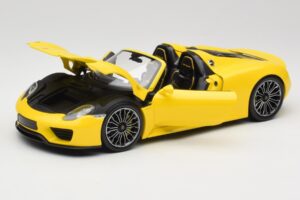 Porsche 918 Spyder Yellow Minichamps 1:18 110062434 Diecast — photo 2 of 8