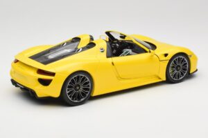 Porsche 918 Spyder Yellow Minichamps 1:18 110062434 Diecast — photo 3 of 8