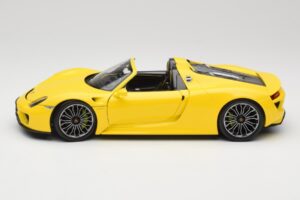 Porsche 918 Spyder Yellow Minichamps 1:18 110062434 Diecast — photo 4 of 8