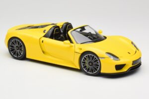 Porsche 918 Spyder Yellow Minichamps 1:18 110062434 Diecast — photo 6 of 8