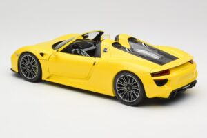 Porsche 918 Spyder Yellow Minichamps 1:18 110062434 Diecast — photo 7 of 8