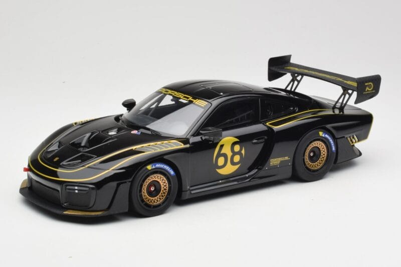Porsche 935/19 Black with Gold Stripes Minichamps 1:18 155067568 Diecast
