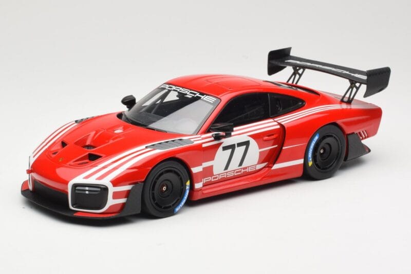 Porsche 935/19 Red With White Stripes Minichamps 1:18 155067577 Diecast