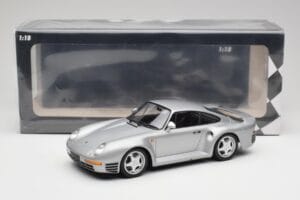 Porsche 959 Silver Metallic Minichamps 1:18 155066201 Diecast — photo 6 of 6