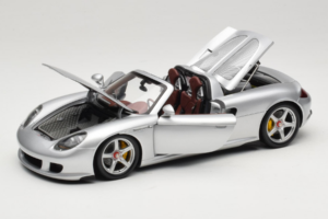 Porsche Carrera GT Silver Metallic Minichamps 1:18 WAP02103014 Diecast — photo 2 of 8