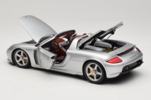 Porsche Carrera GT Silver Metallic Minichamps 1:18 WAP02103014 Diecast — photo 5 of 8