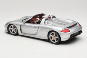 Porsche Carrera GT Silver Metallic Minichamps 1:18 WAP02103014 Diecast — photo 7 of 8