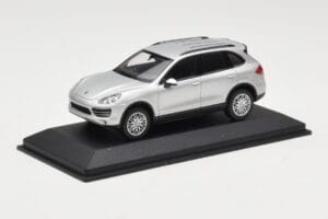 Porsche Cayenne 958 Silver Minichamps 1:43 WAP0200020B Diecast — photo 2 of 4