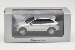 Porsche Cayenne 958 Silver Minichamps 1:43 WAP0200020B Diecast — photo 4 of 4