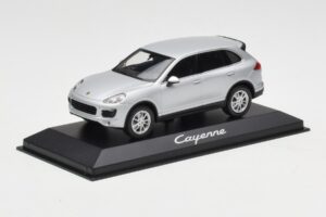 Porsche Cayenne 958 Silver Minichamps 1:43 WAP0200020E Diecast — photo 2 of 4