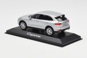 Porsche Cayenne 958 Silver Minichamps 1:43 WAP0200020E Diecast — photo 3 of 4