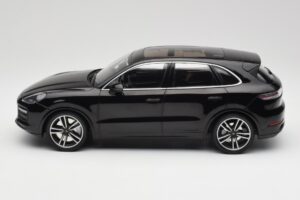 Porsche Cayenne 958 Turbo S Black Minichamps 1:18 155066070 Diecast — photo 3 of 6