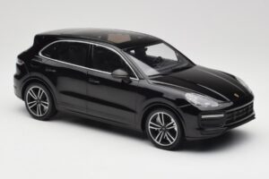Porsche Cayenne 958 Turbo S Black Minichamps 1:18 155066070 Diecast — photo 4 of 6