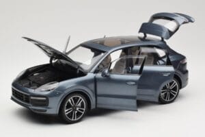 Porsche Cayenne 958 Turbo S Blue Metallic Minichamps 1:18 110066070 Diecast — photo 2 of 8