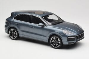 Porsche Cayenne 958 Turbo S Blue Metallic Minichamps 1:18 155066071 Diecast — photo 4 of 6
