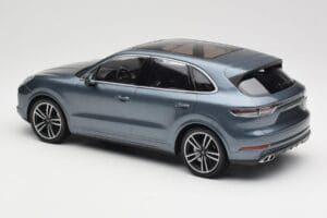 Porsche Cayenne 958 Turbo S Blue Metallic Minichamps 1:18 155066071 Diecast — photo 5 of 6