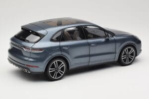Porsche Cayenne 958 Turbo S Blue Metallic Minichamps 1:18 110066070 Diecast — photo 3 of 8