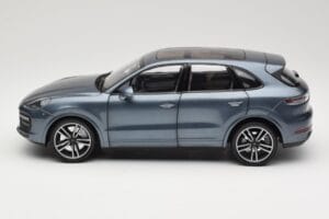 Porsche Cayenne 958 Turbo S Blue Metallic Minichamps 1:18 110066070 Diecast — photo 4 of 8