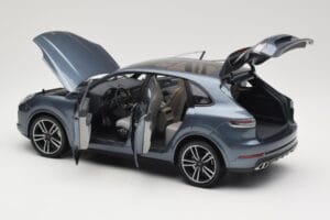 Porsche Cayenne 958 Turbo S Blue Metallic Minichamps 1:18 110066070 Diecast — photo 5 of 8