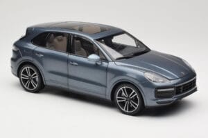Porsche Cayenne 958 Turbo S Blue Metallic Minichamps 1:18 110066070 Diecast — photo 6 of 8