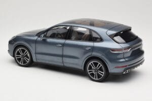 Porsche Cayenne 958 Turbo S Blue Metallic Minichamps 1:18 110066070 Diecast — photo 7 of 8